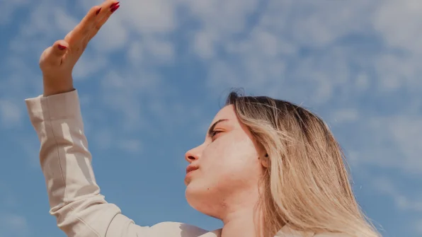 Brufoli da sole o Acne solare: cosa fare?