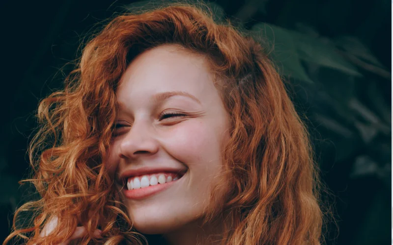 Cura dei capelli dopo l’estate: trattamenti, maschere e consigli